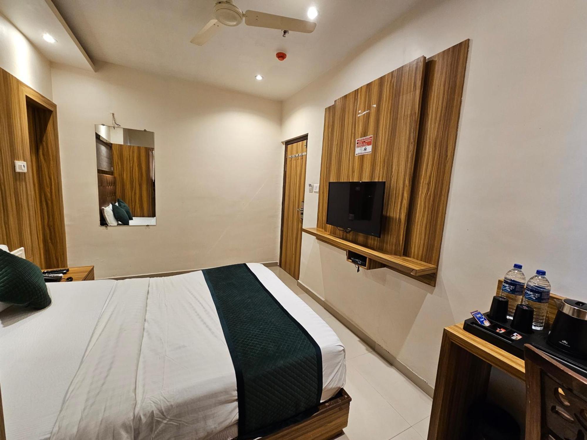 Hotel Bkc Garden - Near Us Embassy Bkc Bombay Esterno foto