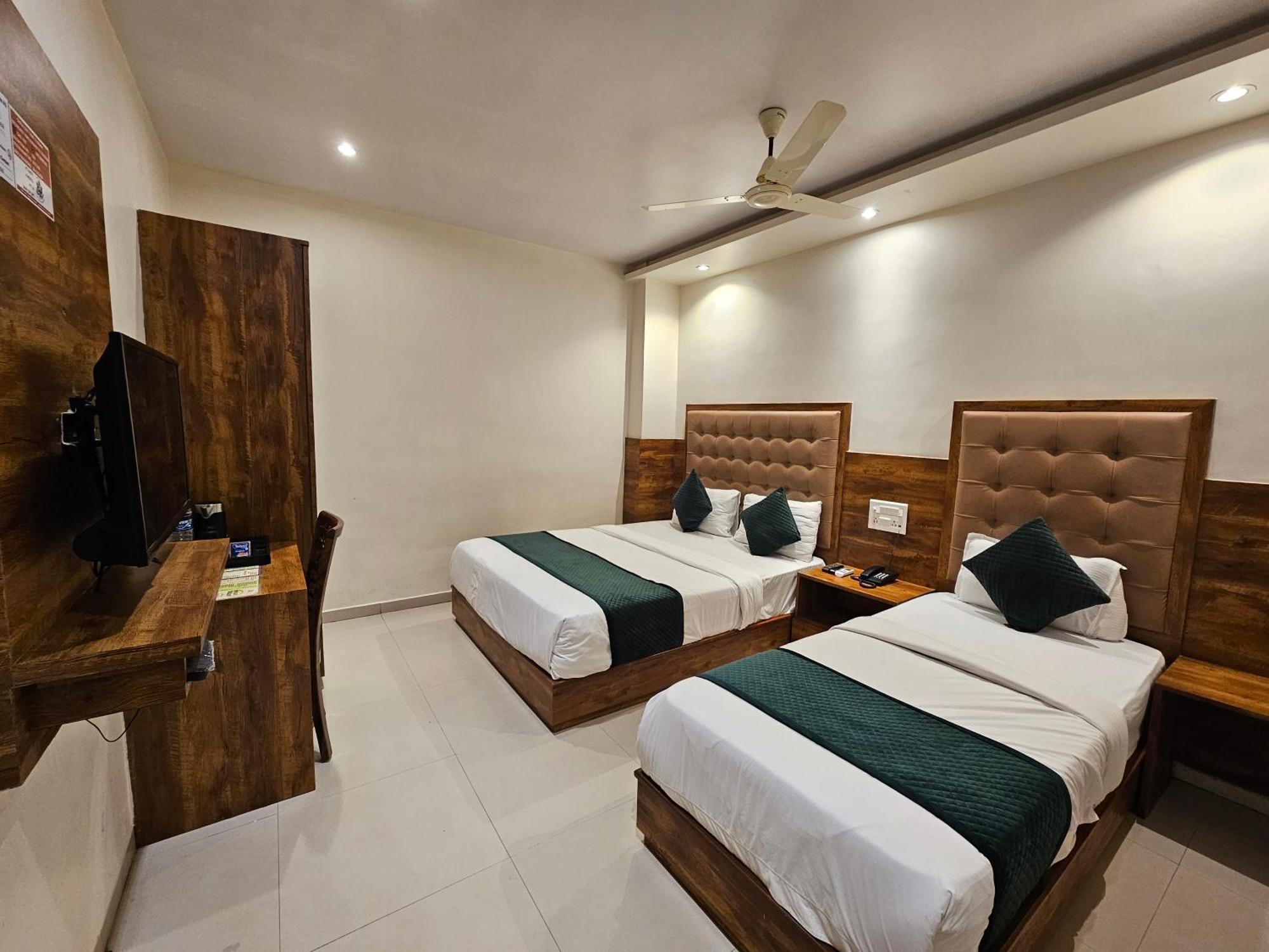 Hotel Bkc Garden - Near Us Embassy Bkc Bombay Esterno foto